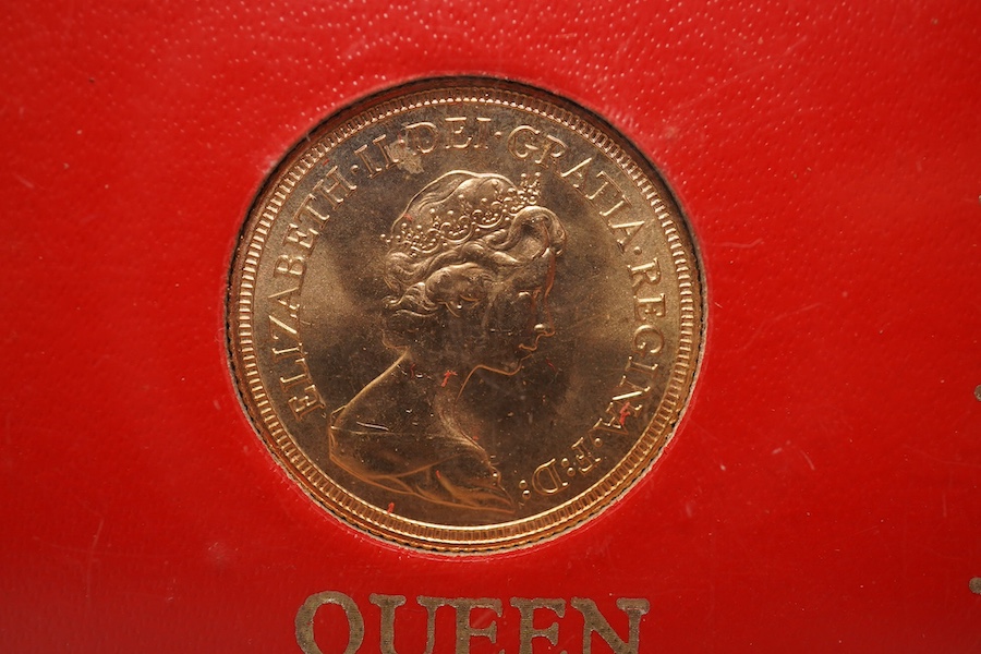 British gold coins, Elizabeth II, two gold sovereigns, both 1981, EF, both cased